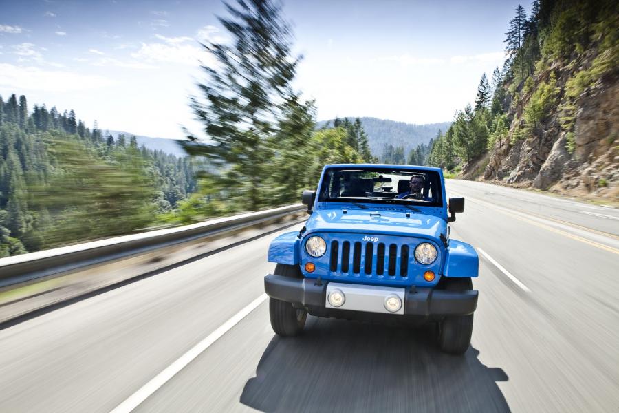  Jeep Wrangler Sahara 2012 года  (фото 1 из 15)